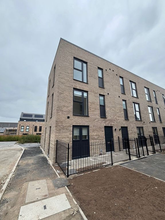 Property photo 2 of 17 Image