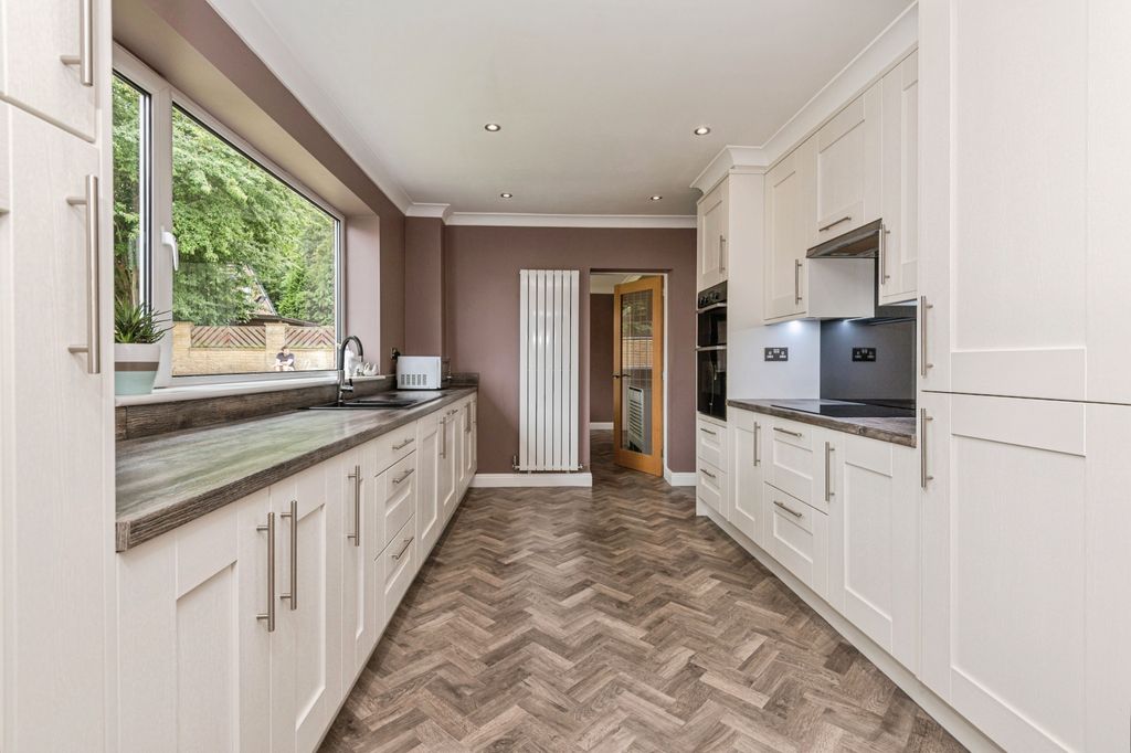 Property photo 2 of 16 Kitchen