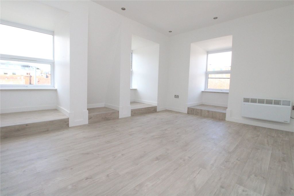 Property photo 3 of 6 Picture No. 06