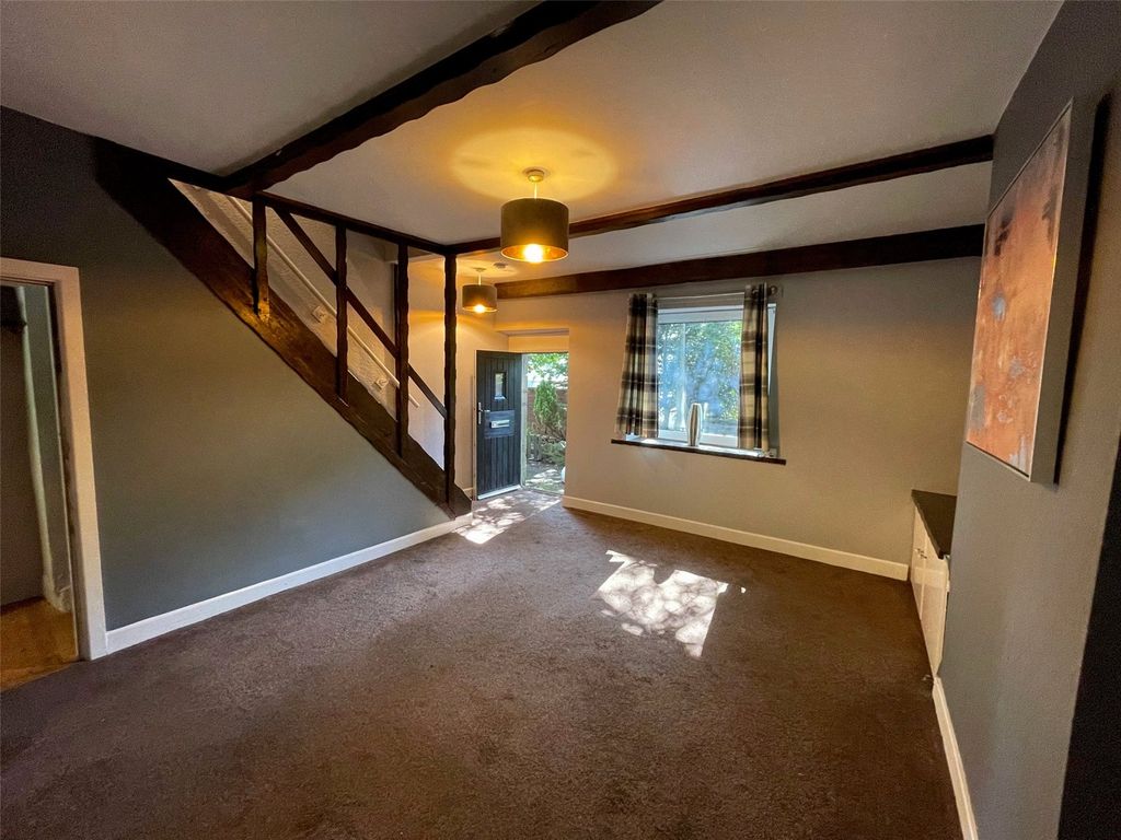 Property photo 3 of 22 Lounge