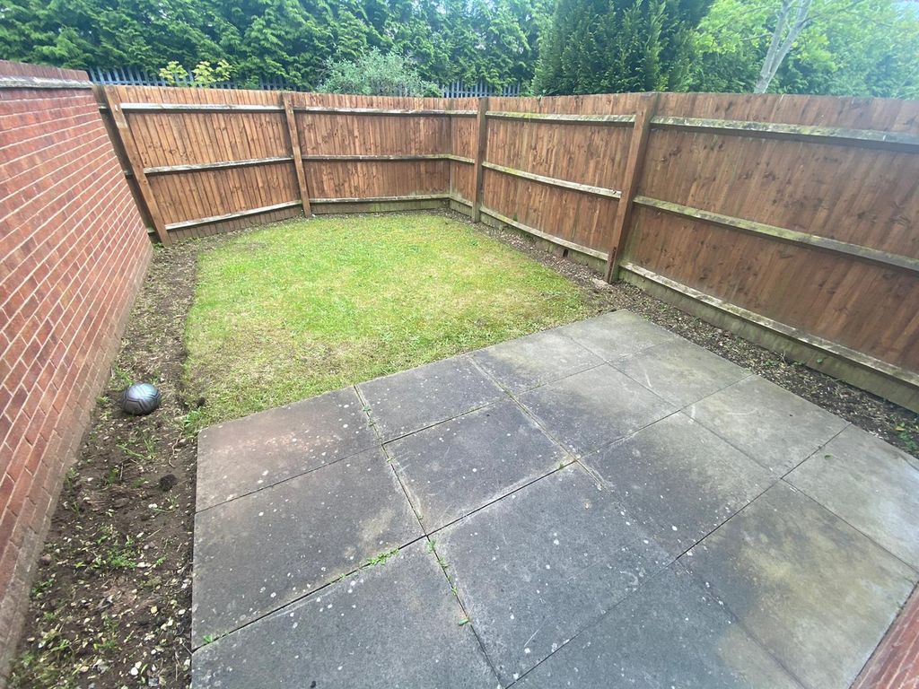 Property photo 3 of 10 Garden