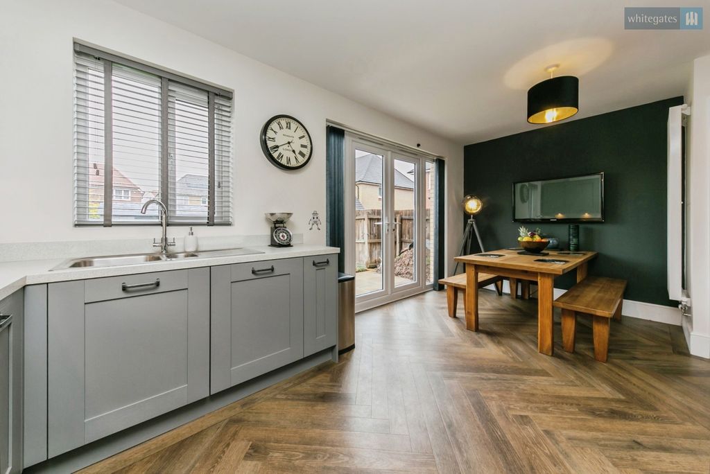 Property photo 3 of 18 Pbox-Img.Jpg