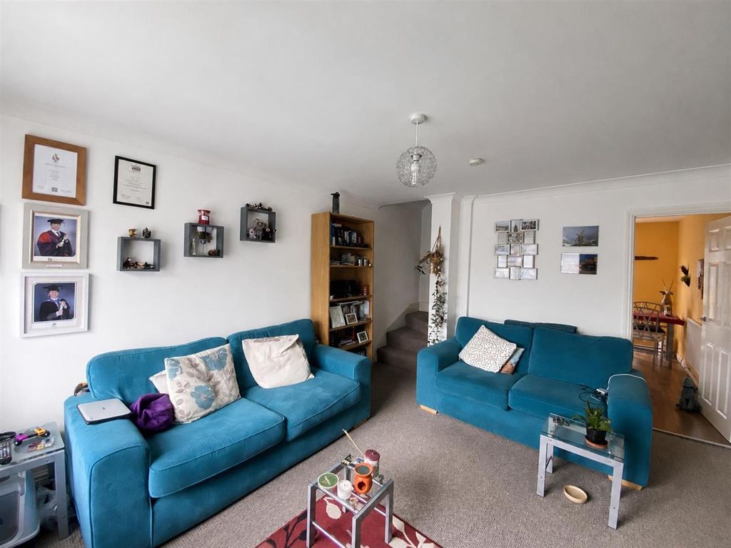Property photo 3 of 11