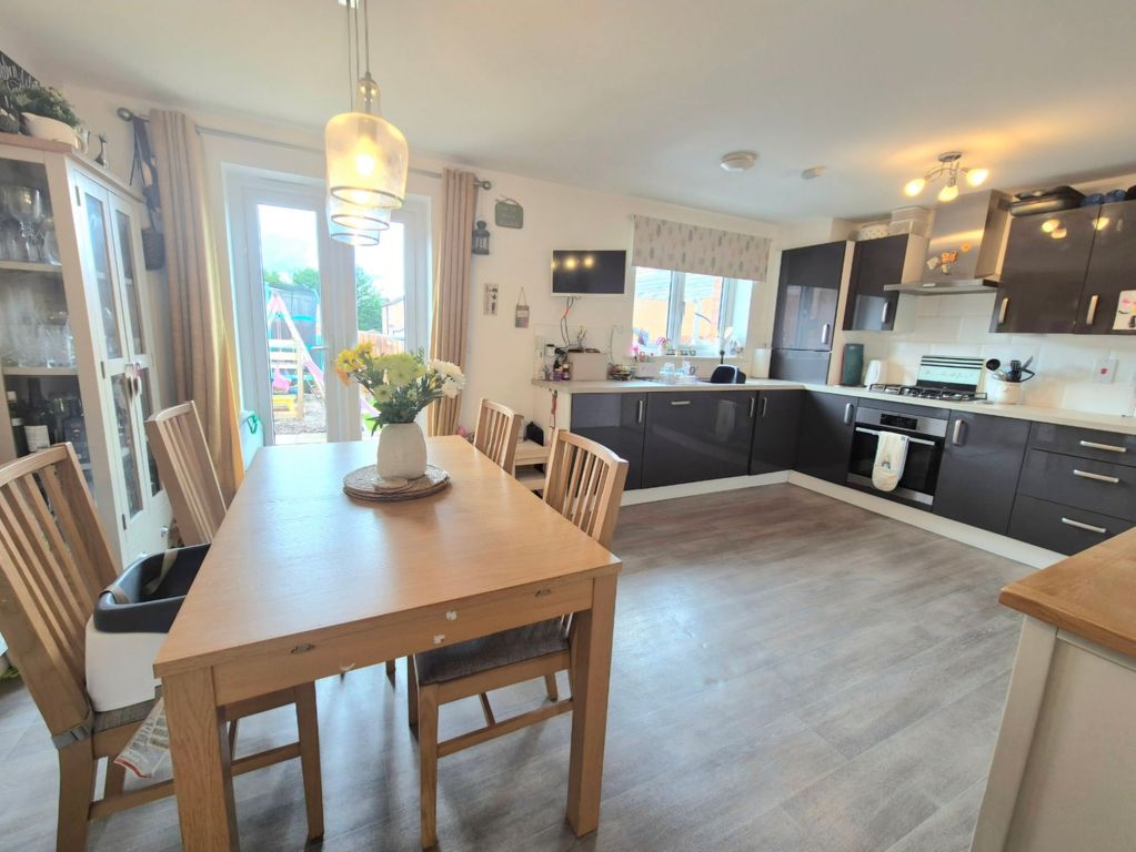 Property photo 3 of 15 Kitchen Diner