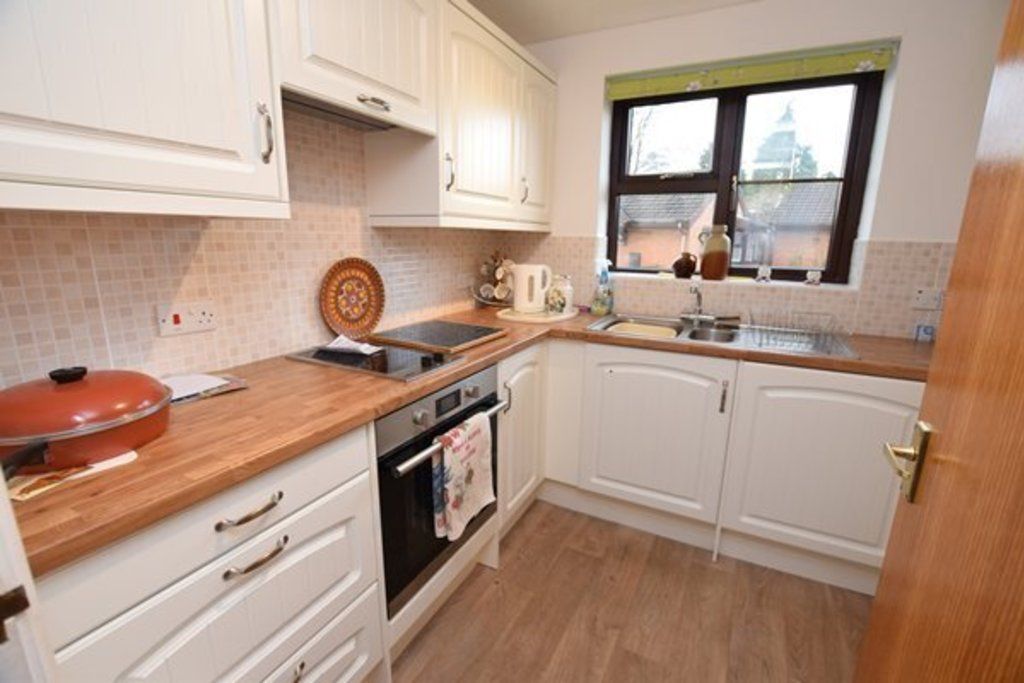 Property photo 2 of 12 Kitchen