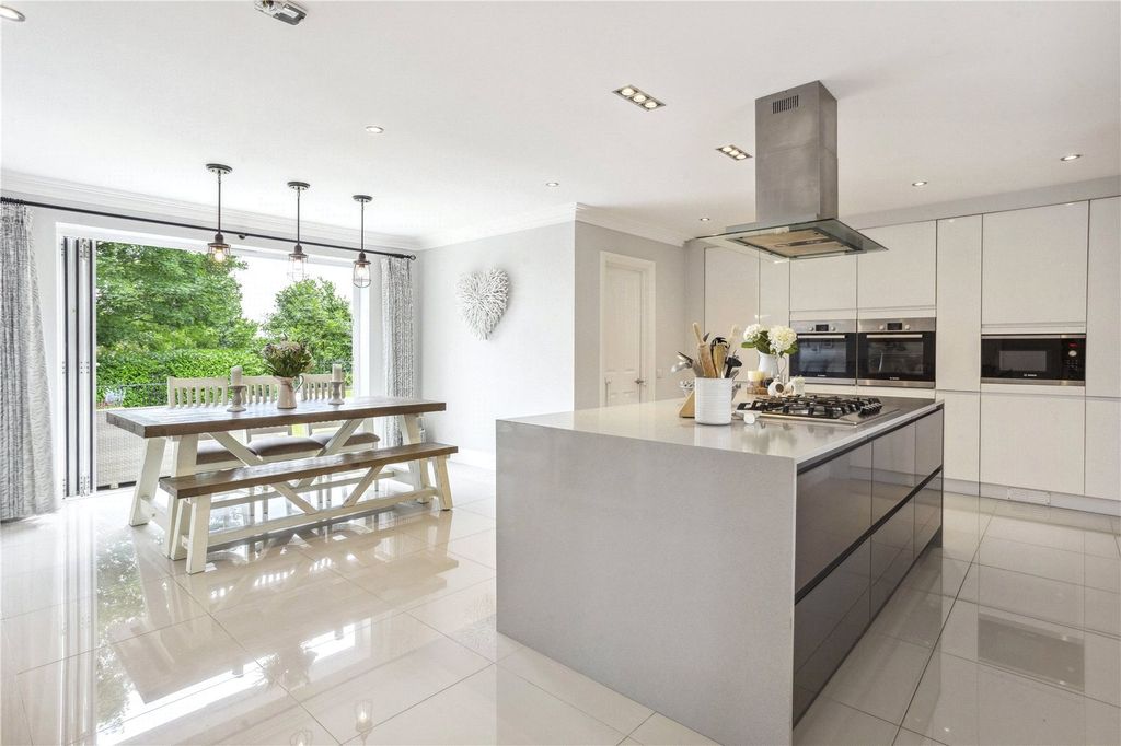 Property photo 3 of 20 Family Kitchen