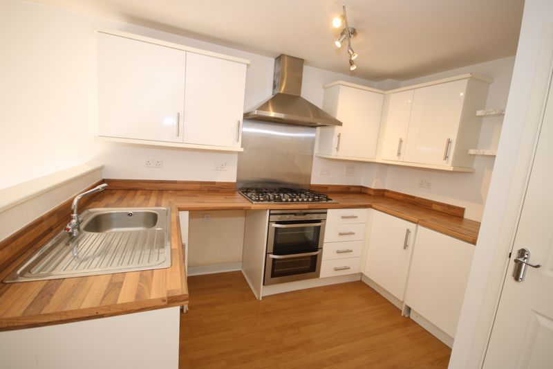 Property photo 2 of 10 Kitchen