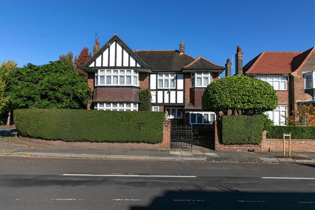 Property photo 1 of 27