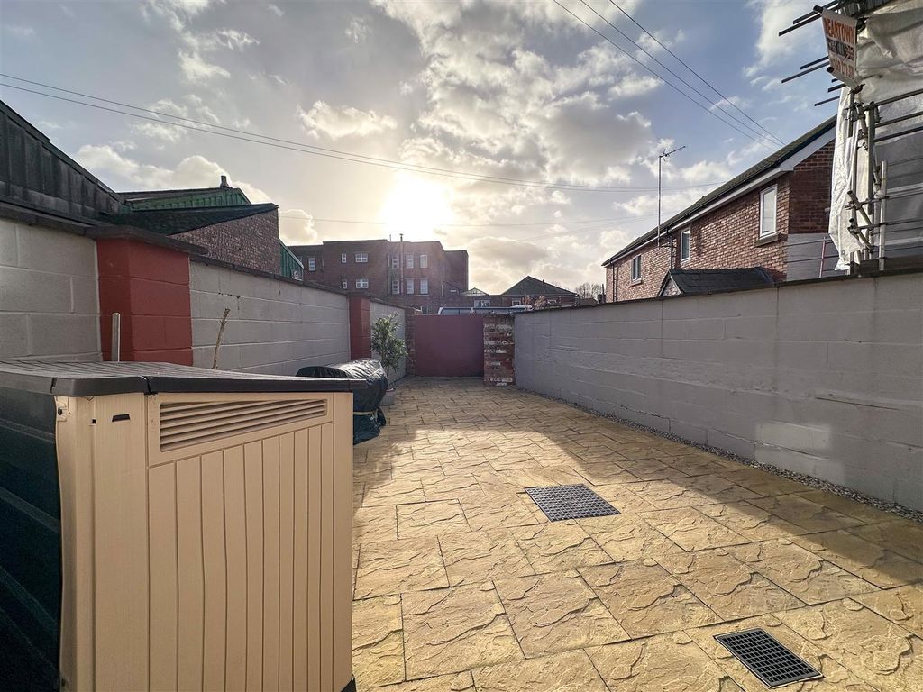 Property photo 2 of 21