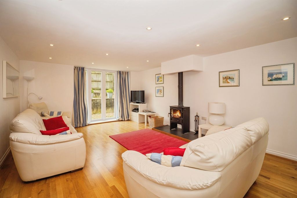 Property photo 2 of 23