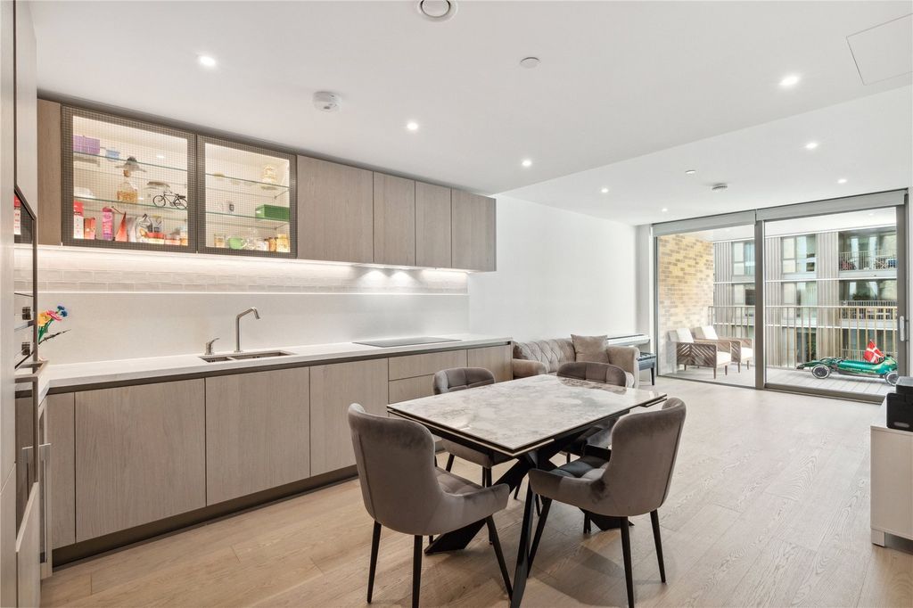 Property photo 2 of 16 Kitchen/Dining