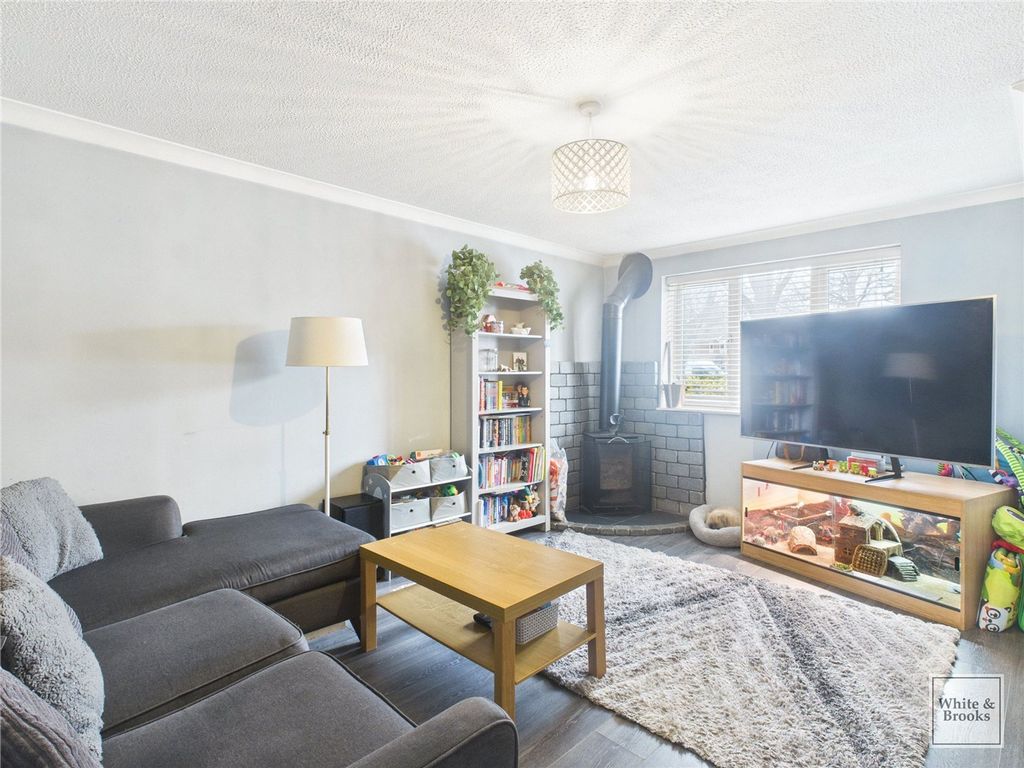 Property photo 2 of 16 Living Room