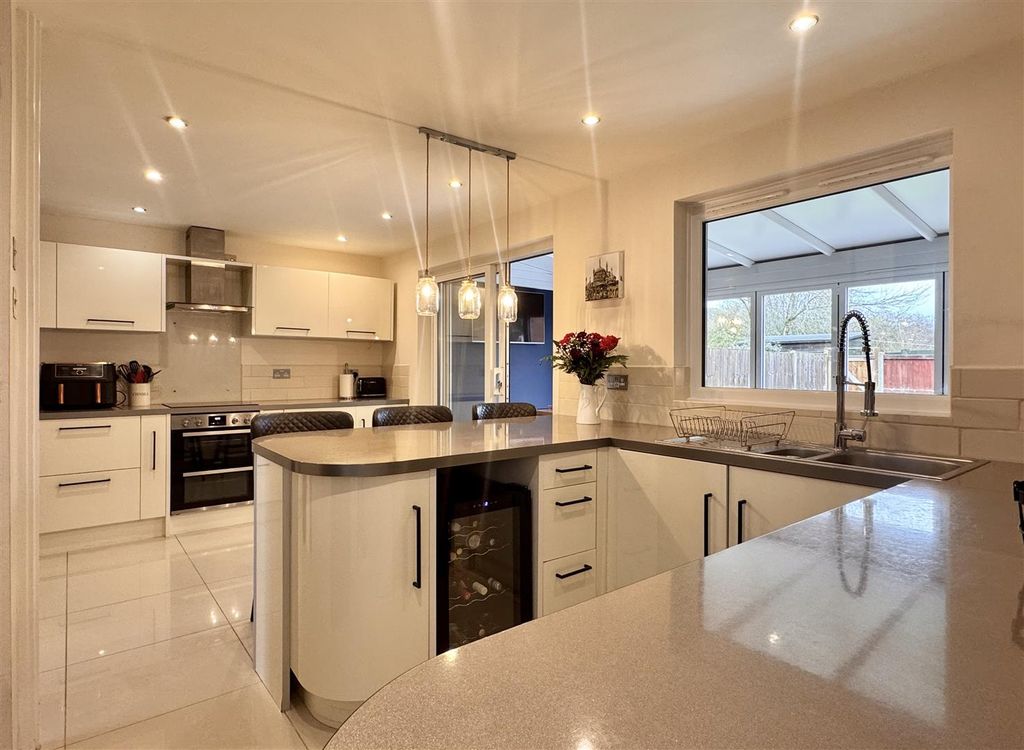 Property photo 3 of 19 Tempimage2O6Wr5.Jpg