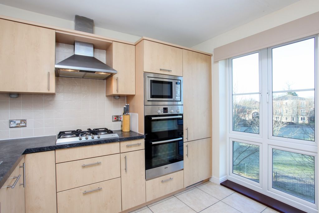 Property photo 3 of 23 25 Trevelyan Cour...