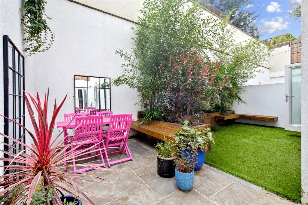 Property photo 1 of 16 Picture No. 12