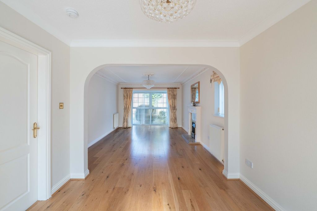 Property photo 3 of 13