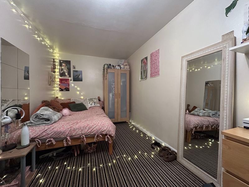 Property photo 1 of 7 Photo 6