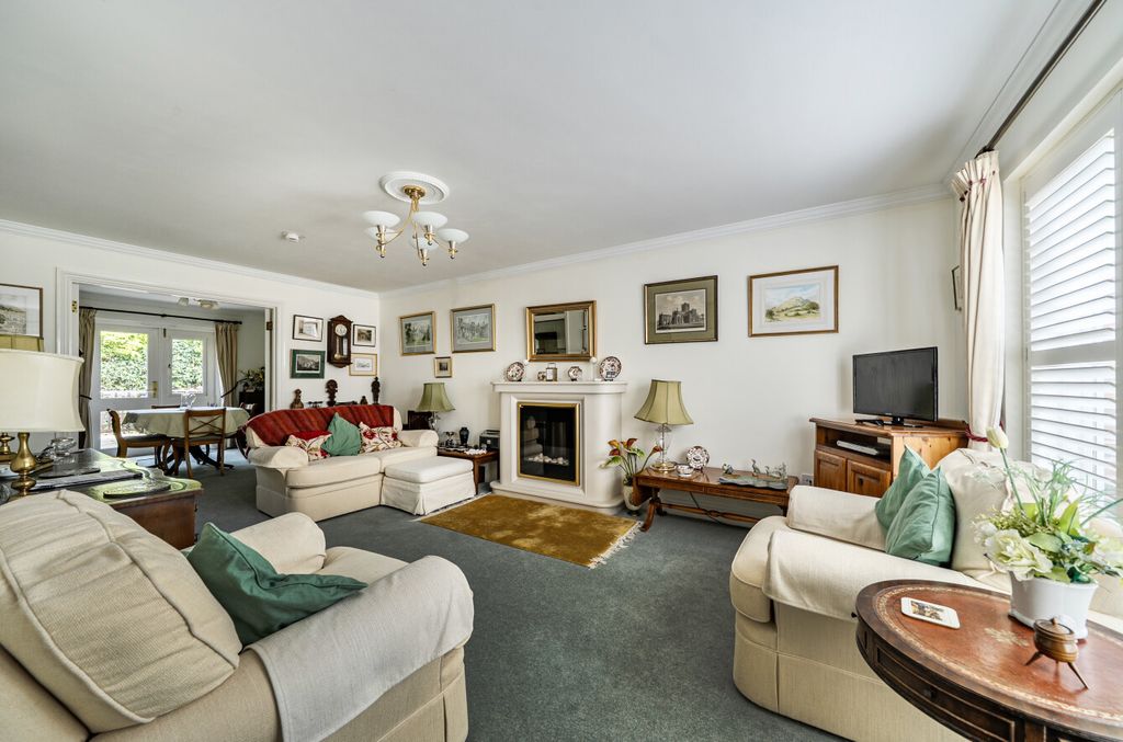 Property photo 3 of 15 Sitting Room