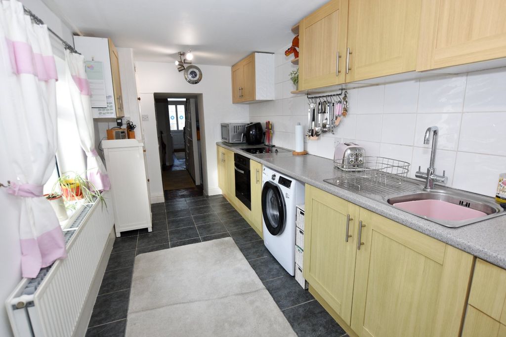 Property photo 3 of 13 Kitchen