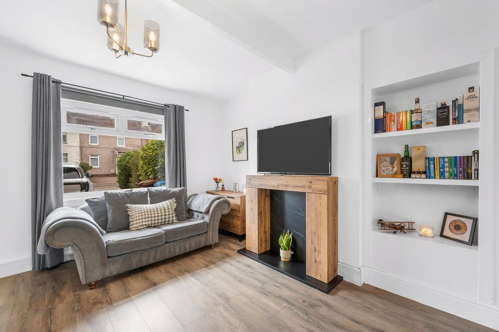 Property photo 3 of 21