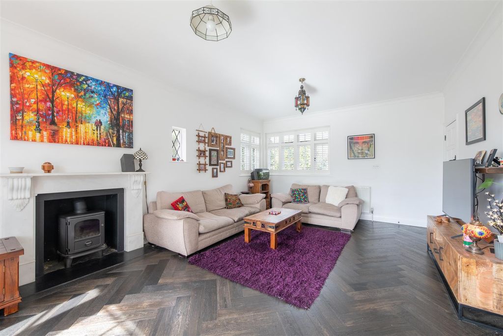 Property photo 2 of 31 The Close 12.Jpg