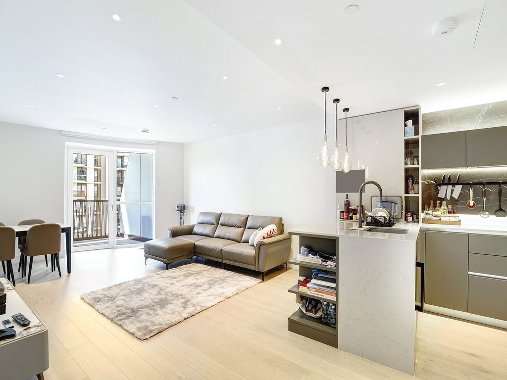 Property photo 1 of 19 33 Cassini House