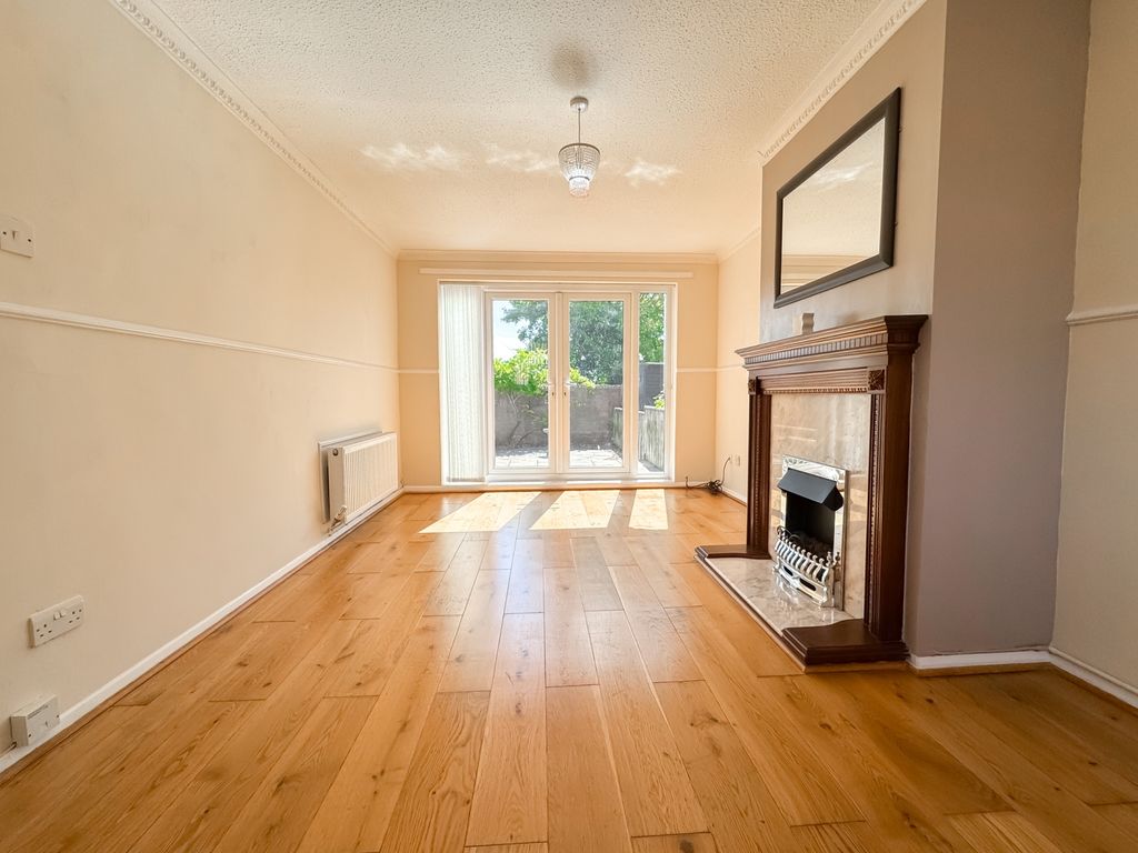 Property photo 3 of 14 Manor Ewemove Stockton-1