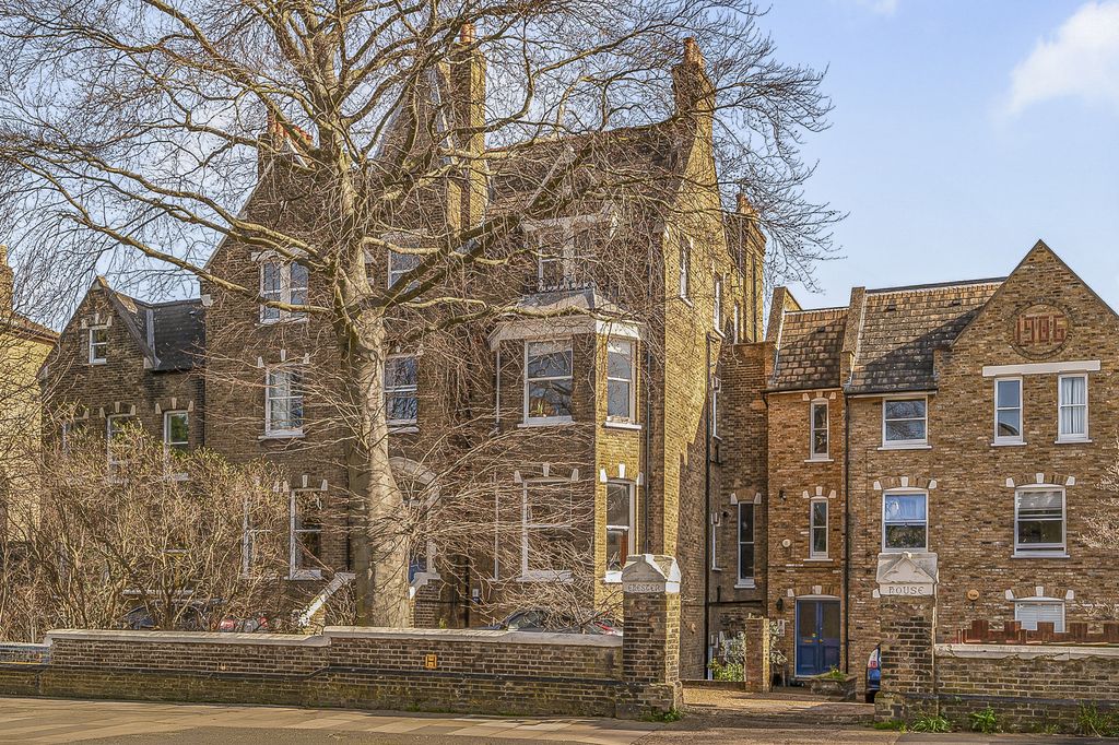 Property photo 2 of 11