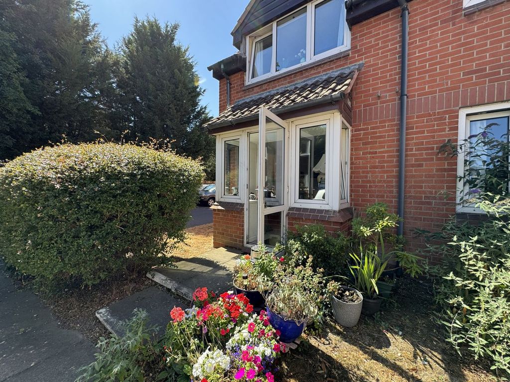 Property photo 2 of 17