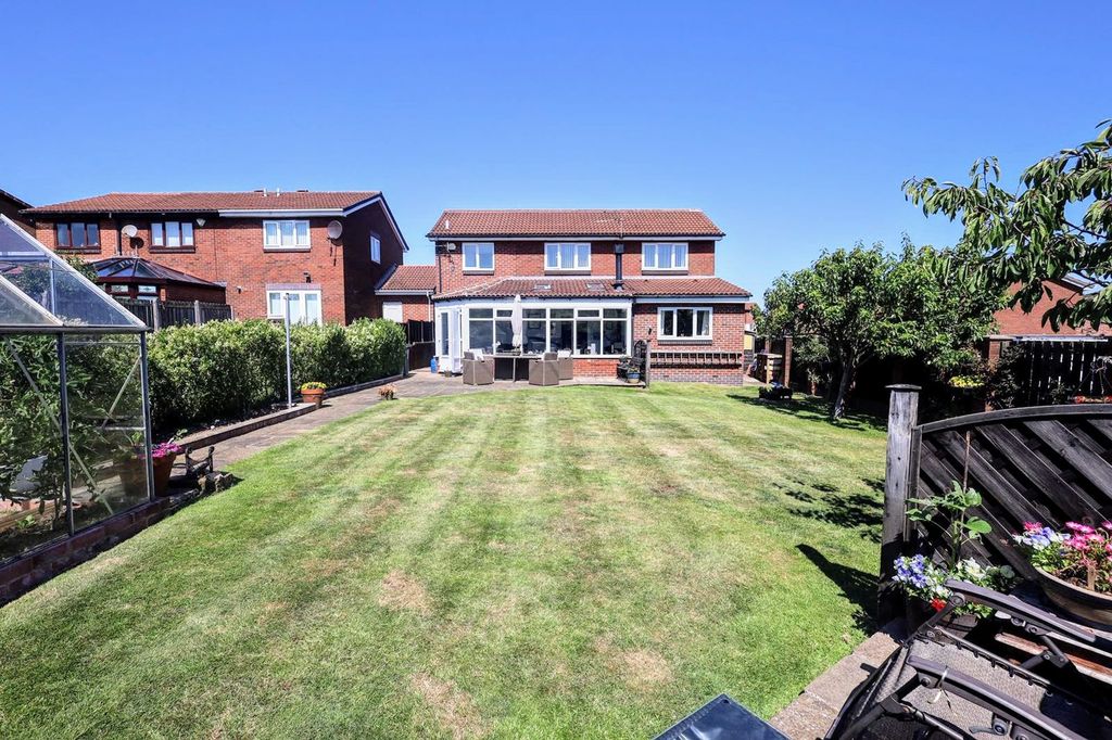 Property photo 2 of 25