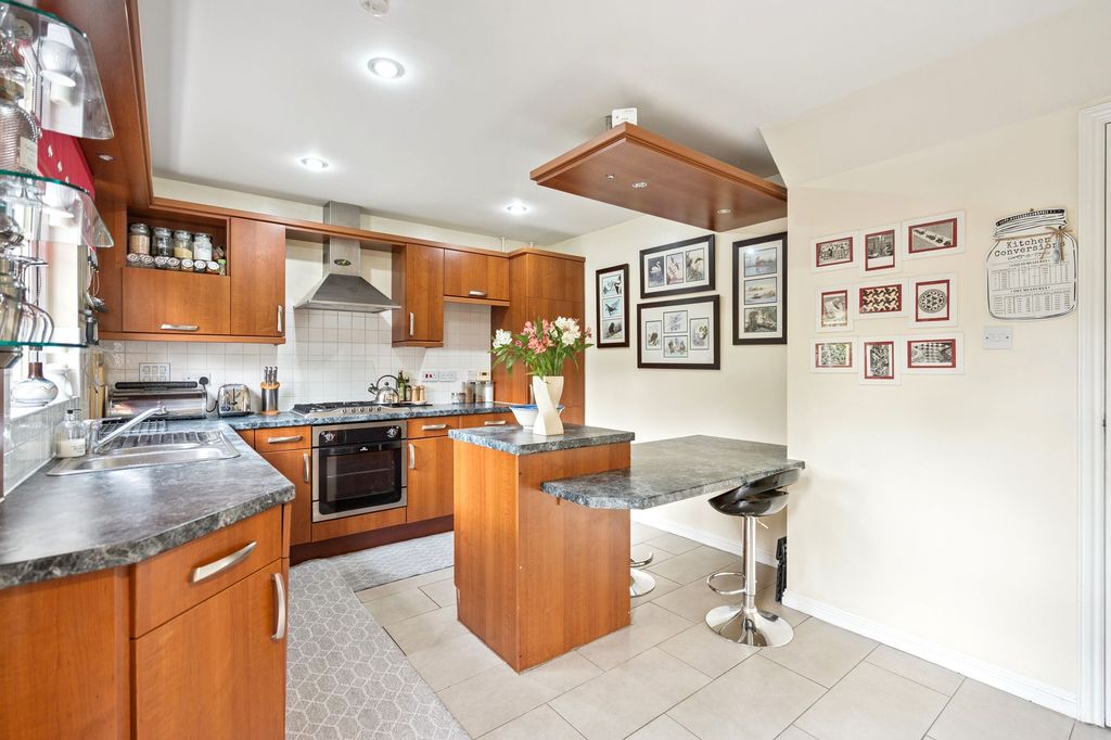 Property photo 3 of 25