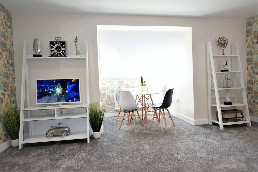 Property photo 1 of 13 Living Room