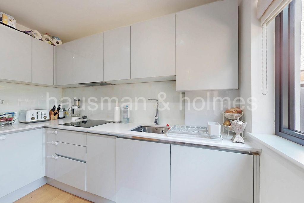 Property photo 3 of 15 W10.Jpg