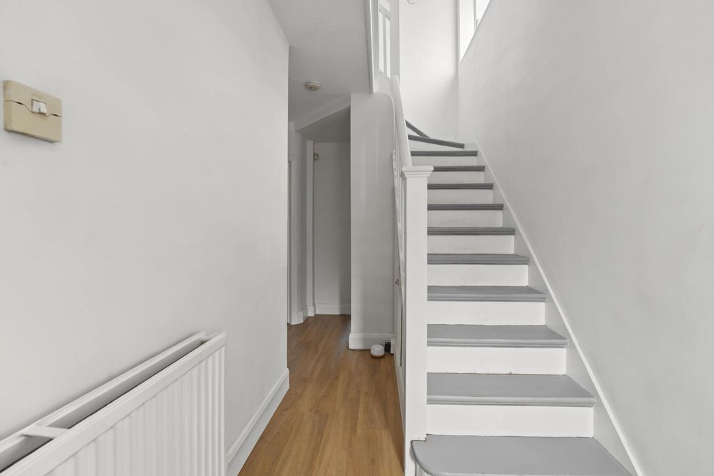 Property photo 2 of 31 Hallway