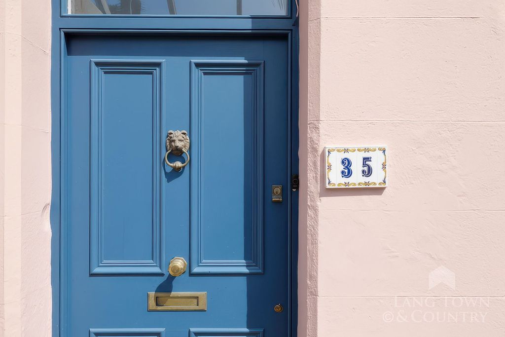 Property photo 2 of 22