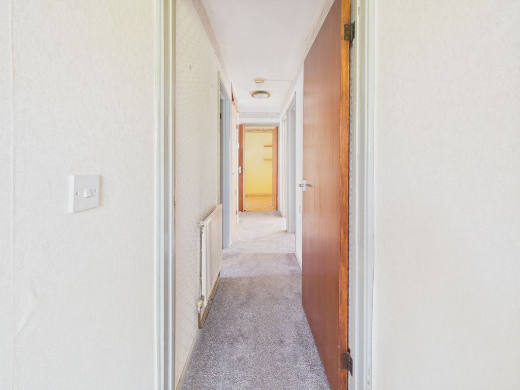 Property photo 3 of 21 Hallway