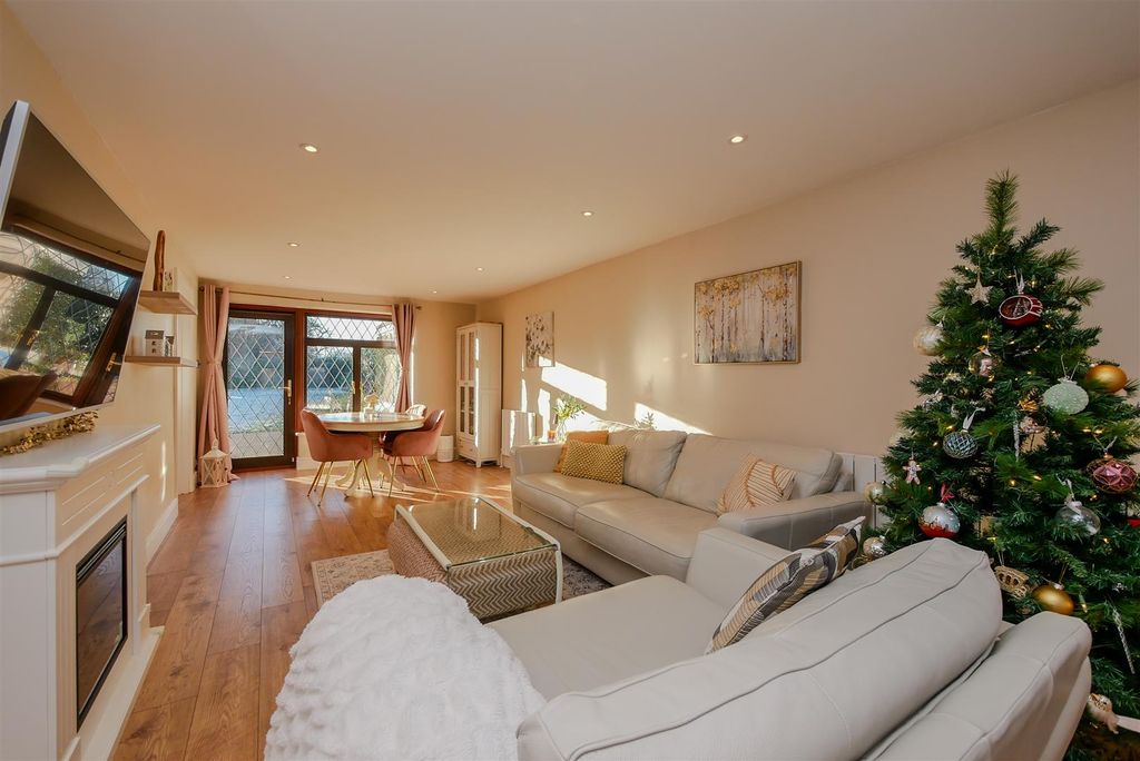 Property photo 2 of 24 Lounge/Dining Room