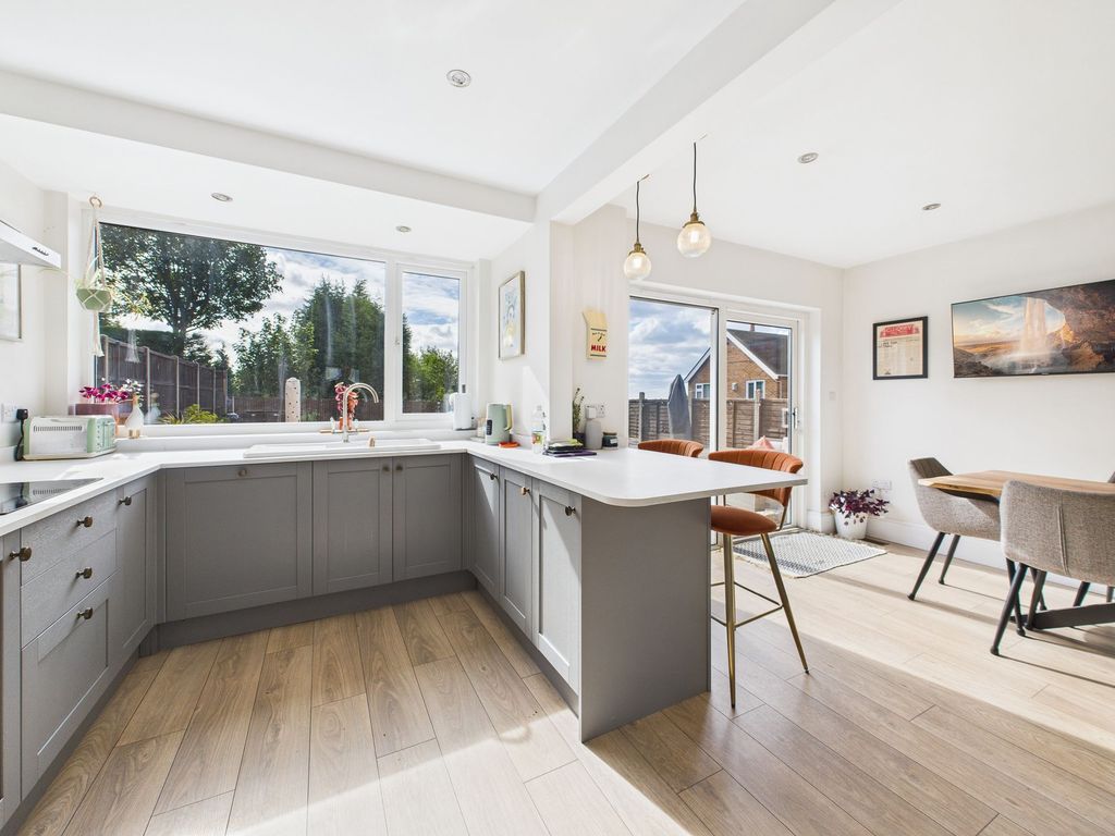 Property photo 2 of 18 Dining Kitchen