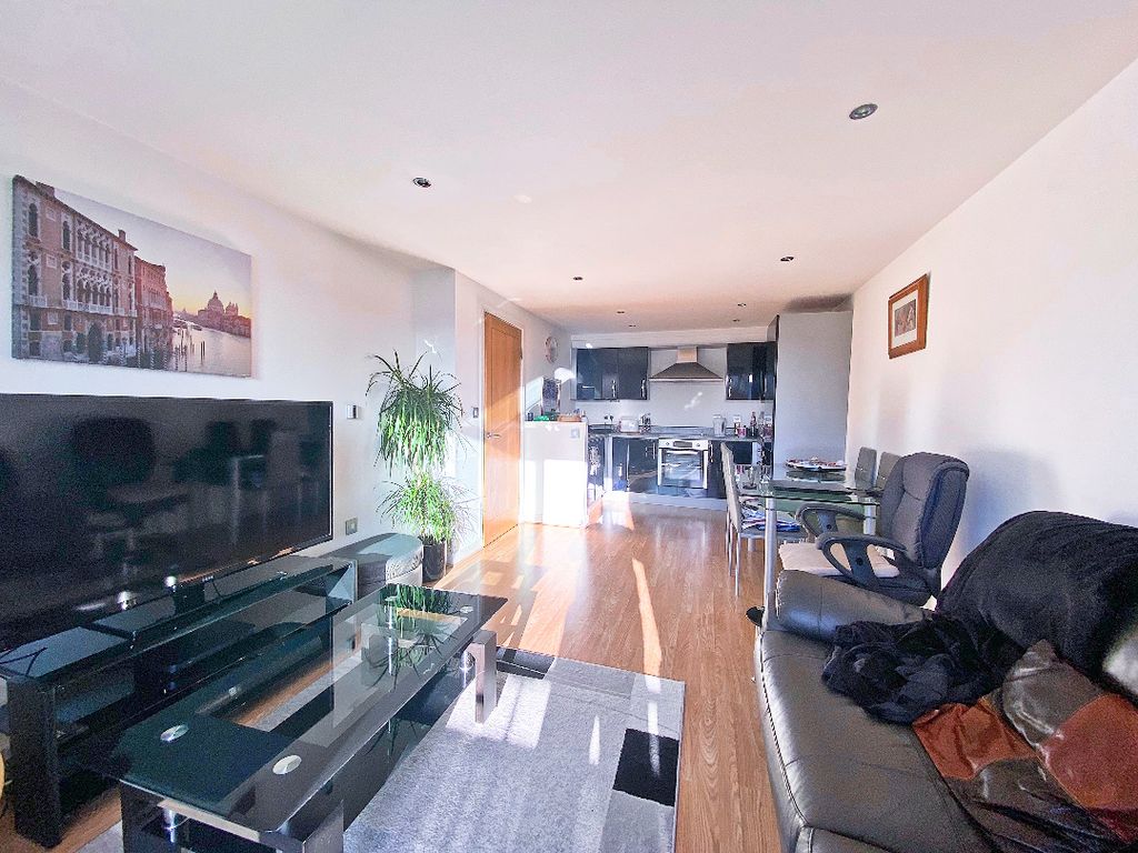 Property photo 3 of 8 01Ad0EE6-398A-4A8E-B
