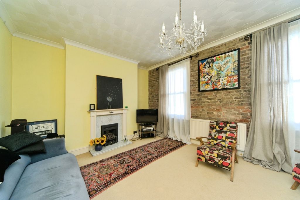 Property photo 2 of 17 Photo