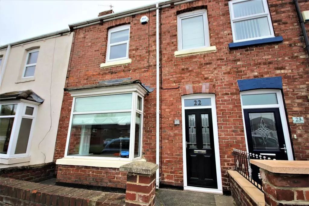 Property photo 2 of 8 A Charming Front View Of The Property Showcasing i...