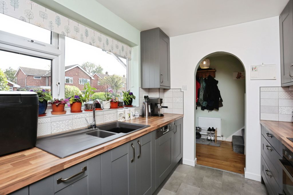 Property photo 2 of 15 Kitchen