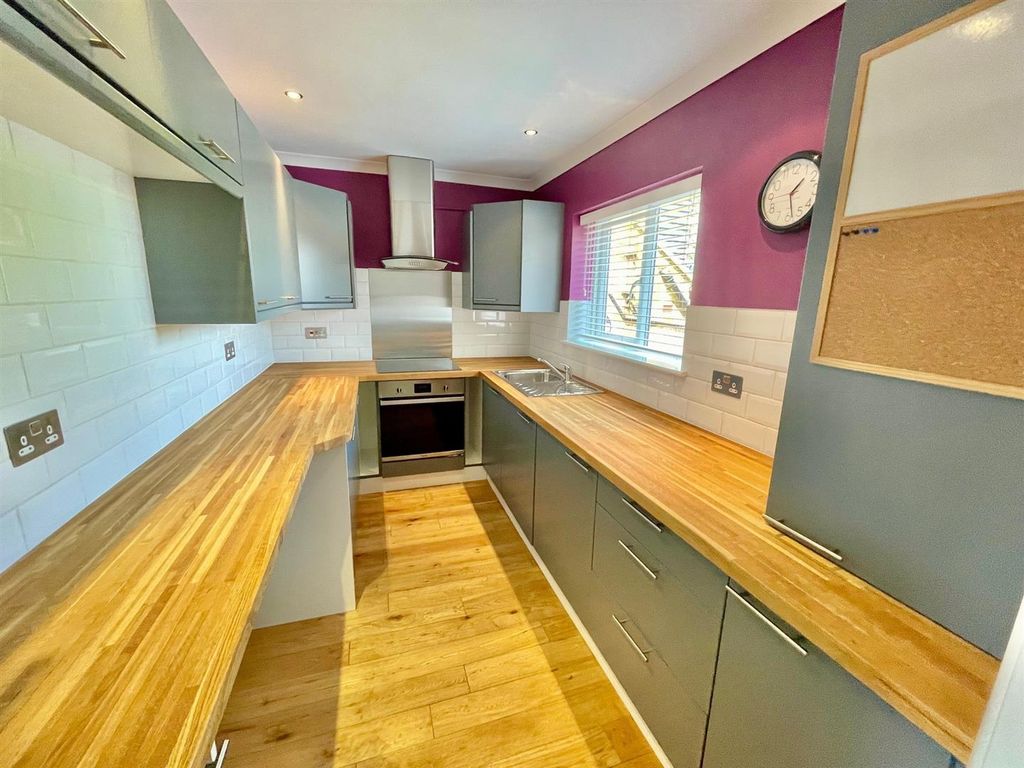Property photo 3 of 9 39 Brookside Kitchen.Jpg
