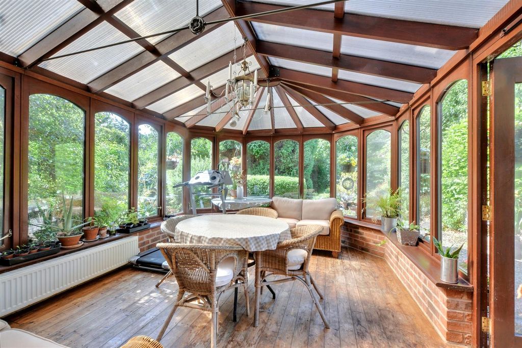 Property photo 3 of 25 Conservatory_ (2).Jpeg