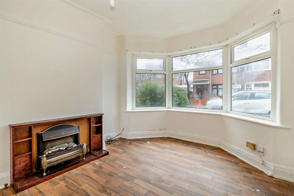 Property photo 2 of 13 8678921-Interior09-800.Jpg