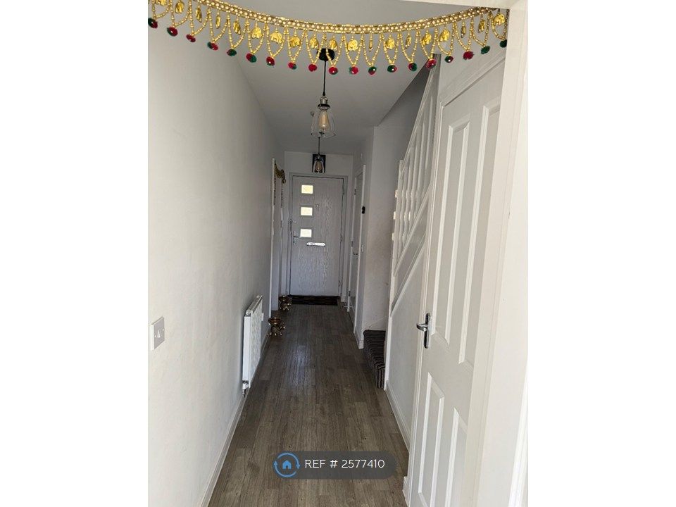 Property photo 3 of 16 Hallway 2