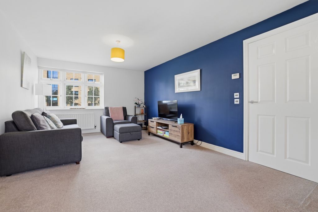 Property photo 2 of 25