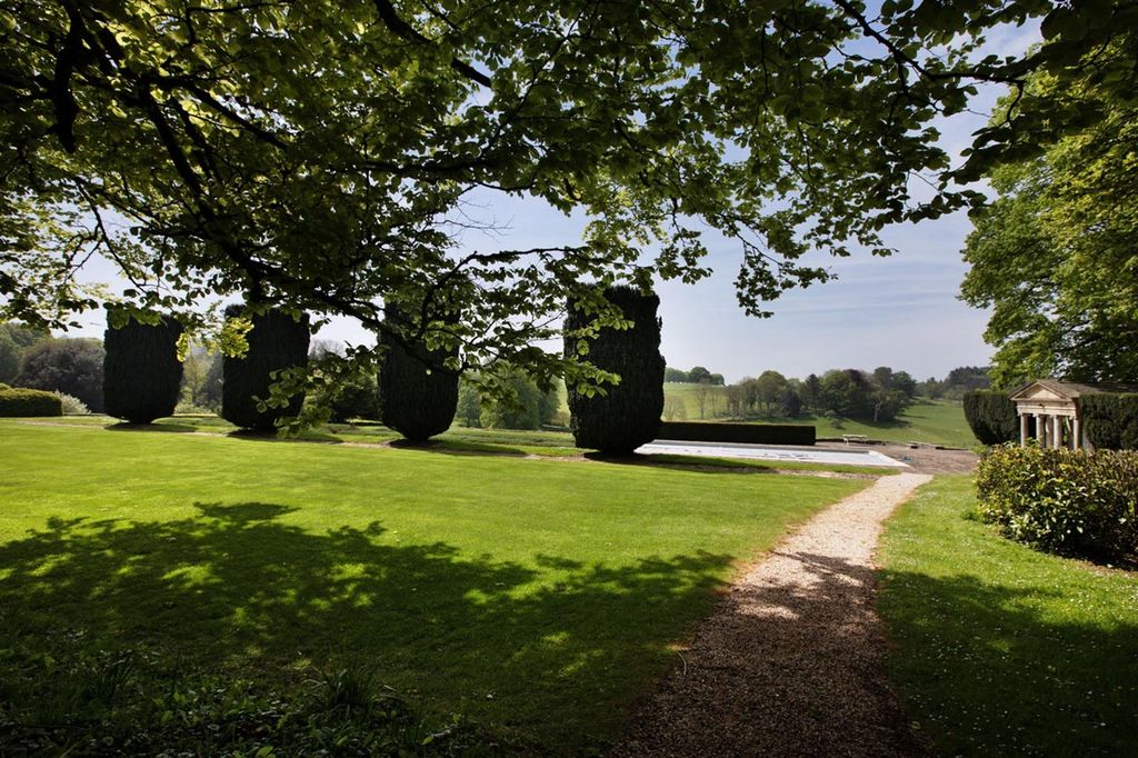 Property photo 2 of 18