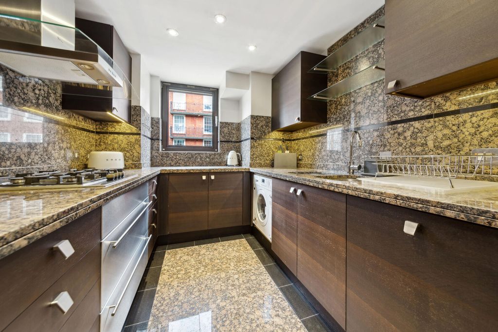 Property photo 3 of 9 Kitchen