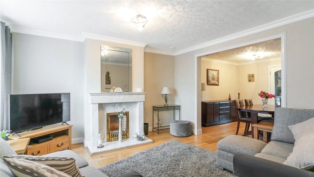 Property photo 2 of 21 Lounge